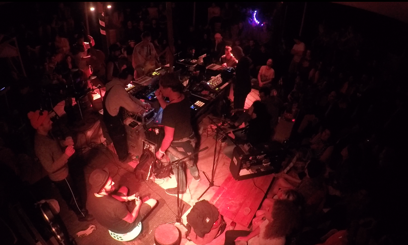 The Power of Community: Swarm Intelligence and Co-Creation